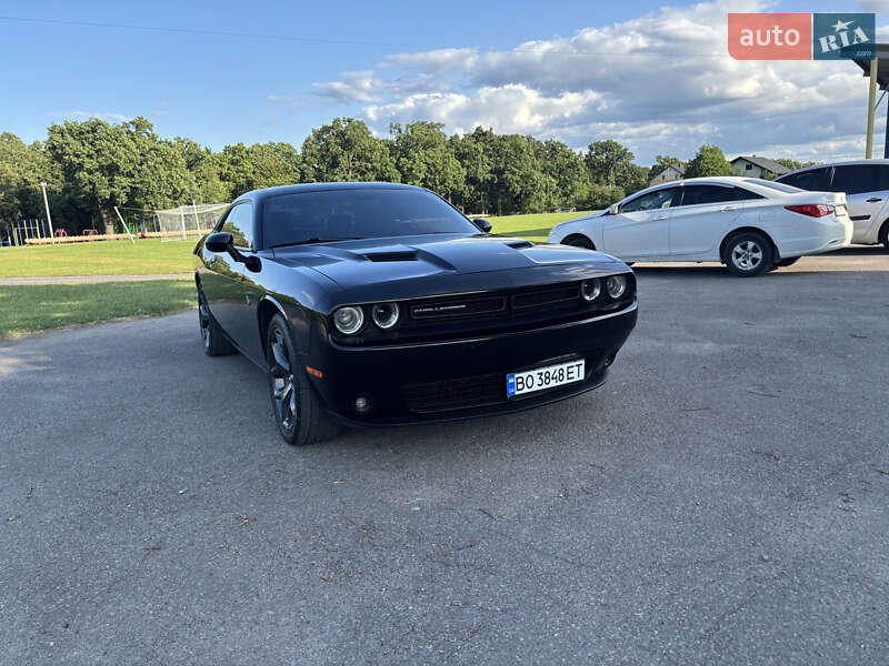 Купе Dodge Challenger 2019 в 