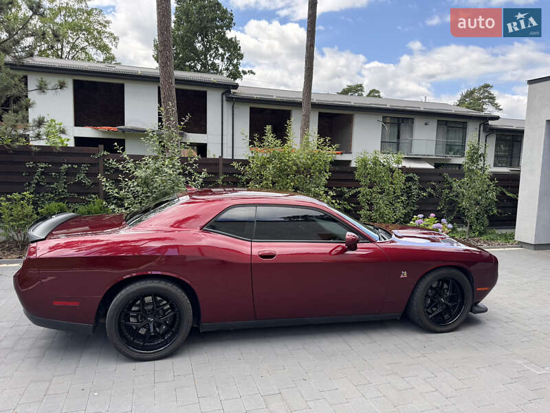 Купе Dodge Challenger 2019 в Львове