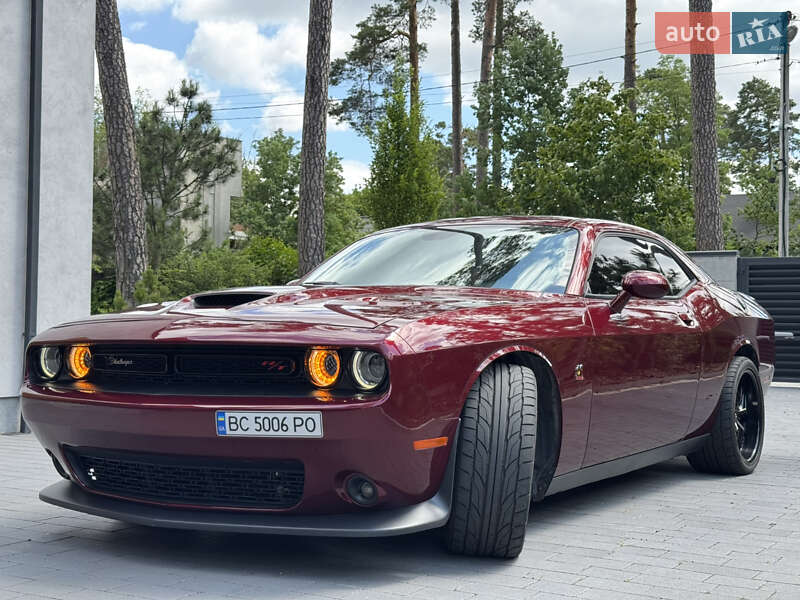 Купе Dodge Challenger 2019 в Львове
