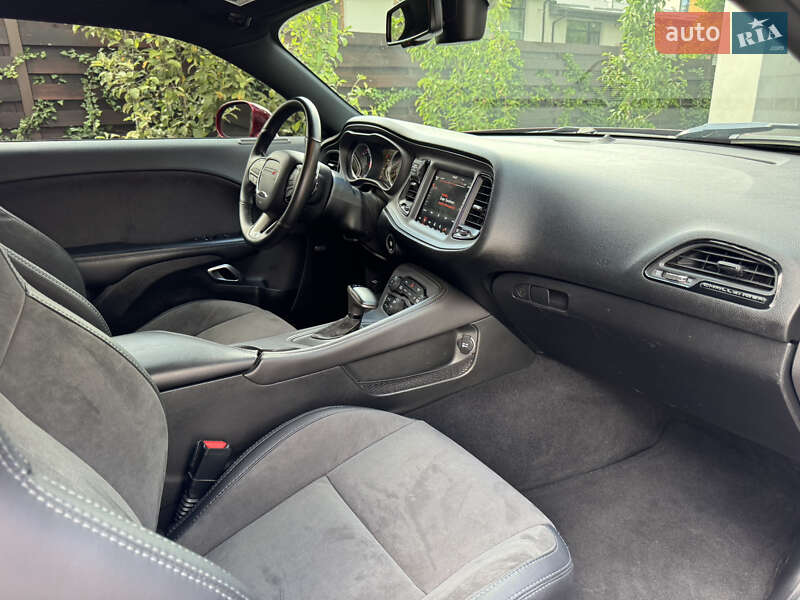 Купе Dodge Challenger 2019 в Львове
