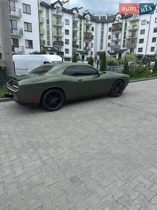 Купе Dodge Challenger 2018 в Львові