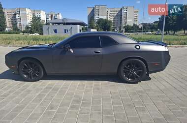Купе Dodge Challenger 2017 в 