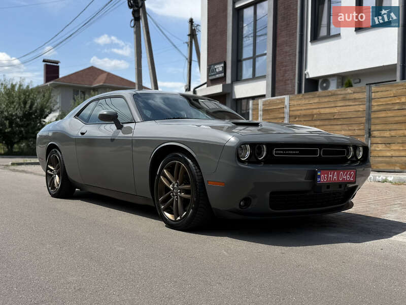 Купе Dodge Challenger 2017 в Киеве