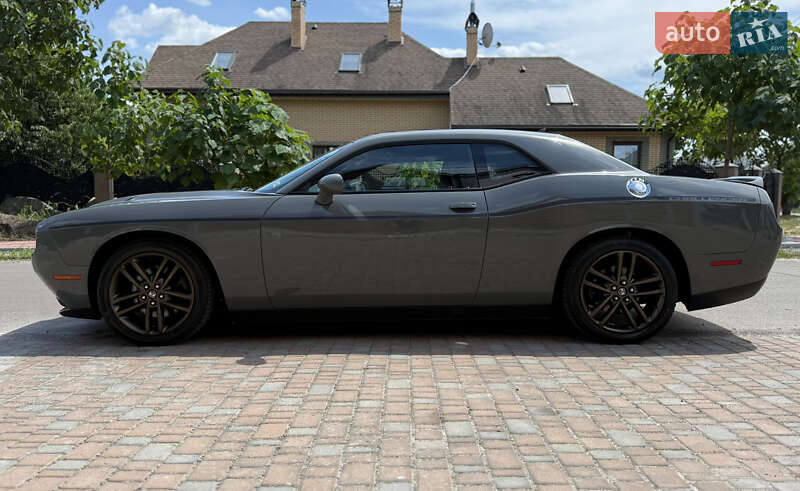 Купе Dodge Challenger 2017 в Киеве