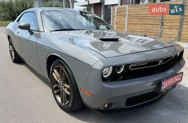 Купе Dodge Challenger 2017 в 