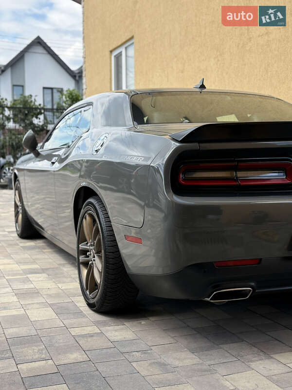 Купе Dodge Challenger 2017 в Киеве