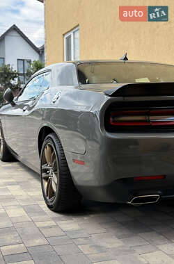 Купе Dodge Challenger 2017 в 