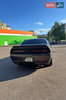 Купе Dodge Challenger 2019 в 