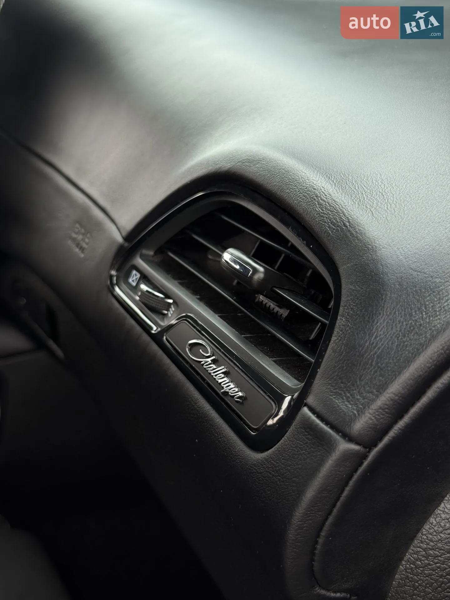 2019 Dodge Challenger - мініатюра 20