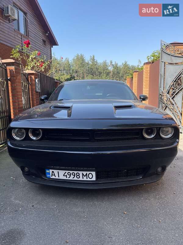 Купе Dodge Challenger 2017 в 
