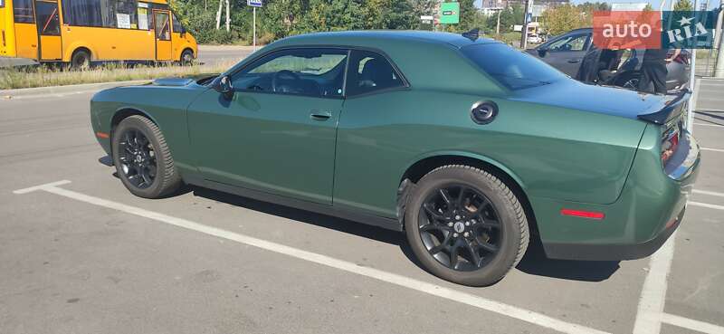 Купе Dodge Challenger 2017 в Вишневом