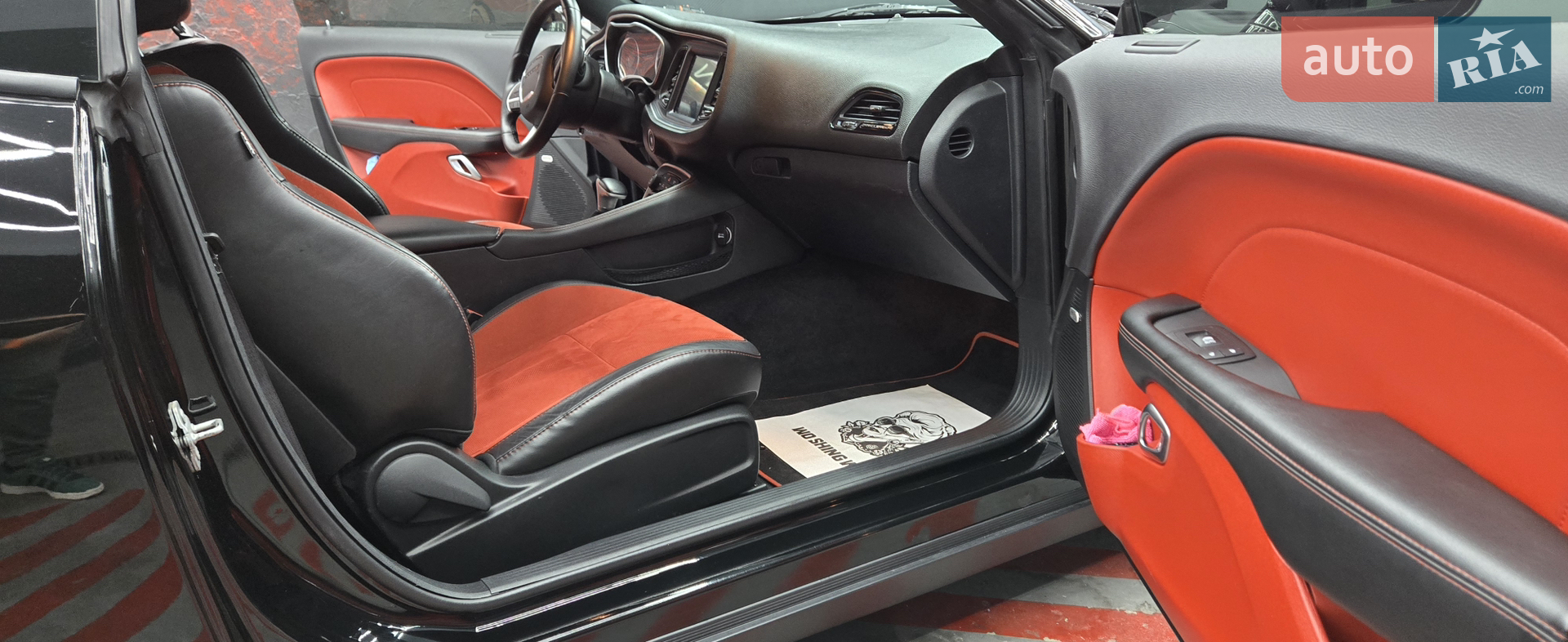 2017 Dodge Challenger - мініатюра 27