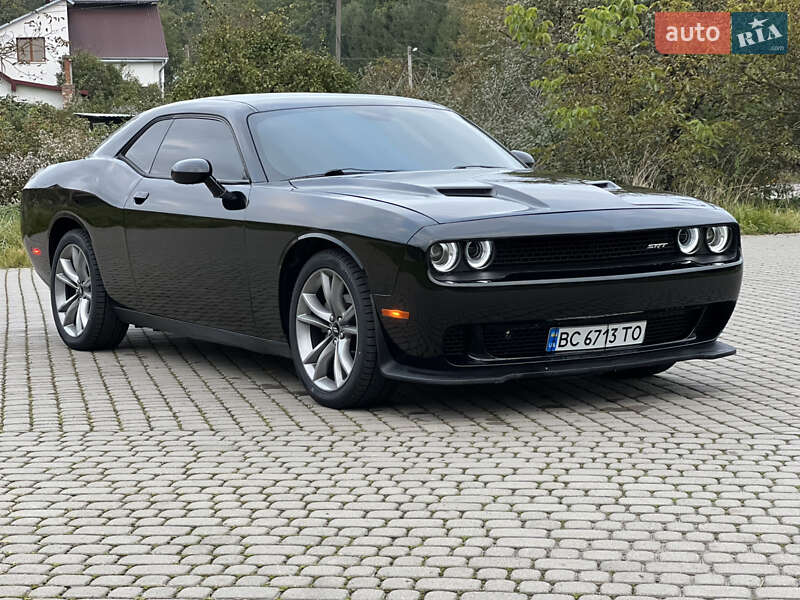 Купе Dodge Challenger 2017 в 