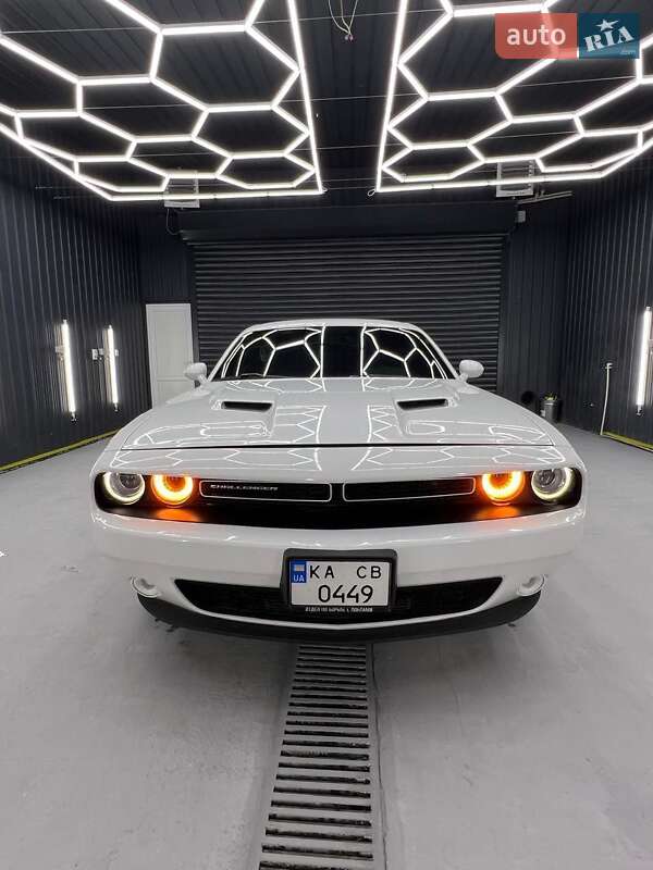 Купе Dodge Challenger 2015 в Киеве фото 3 Купе Dodge Challenger 2015 в Киеве