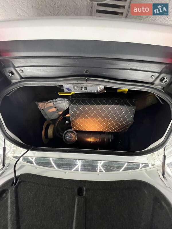 Купе Dodge Challenger 2015 в Киеве фото 13 Купе Dodge Challenger 2015 в Киеве