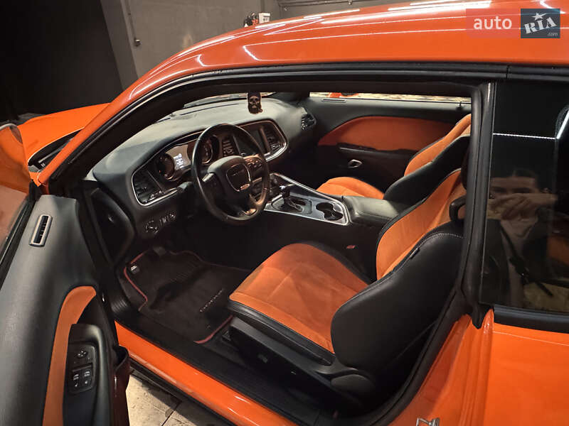 Купе Dodge Challenger 2016 в Києві