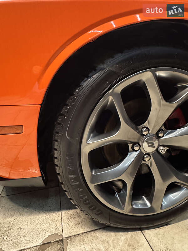 Купе Dodge Challenger 2016 в Києві
