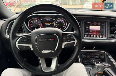 Купе Dodge Challenger 2016 в  фото 32 Купе Dodge Challenger 2016 в