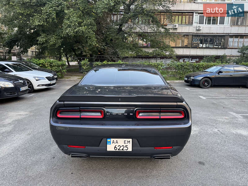 Купе Dodge Challenger 2016 в Киеве
