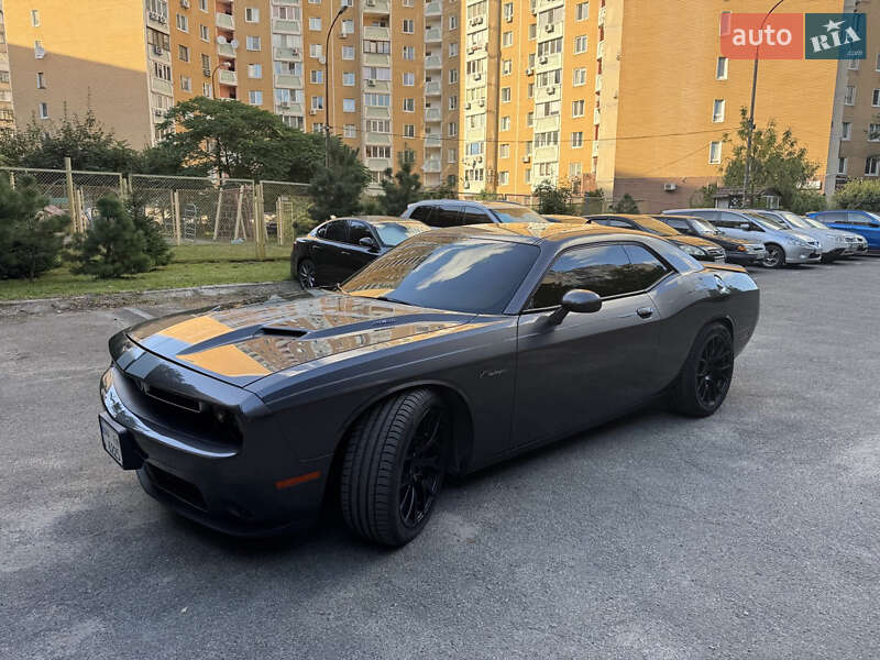 Купе Dodge Challenger 2016 в Киеве