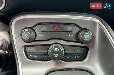 Купе Dodge Challenger 2019 в 