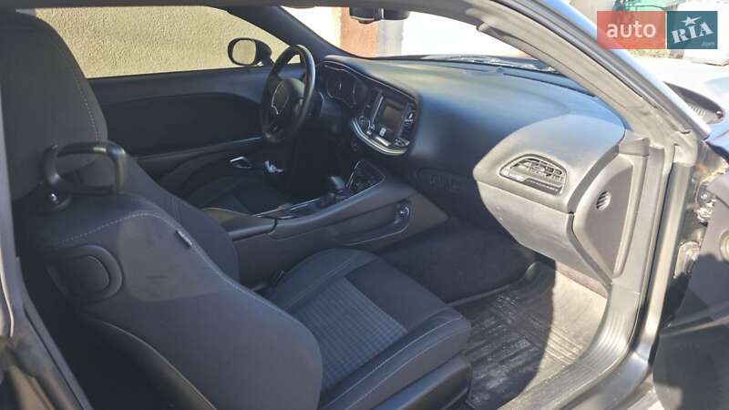 Купе Dodge Challenger 2017 в Нерубайське