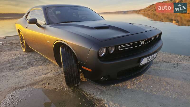 Купе Dodge Challenger 2017 в Нерубайське