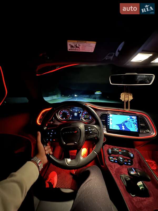Купе Dodge Challenger 2016 в Львові