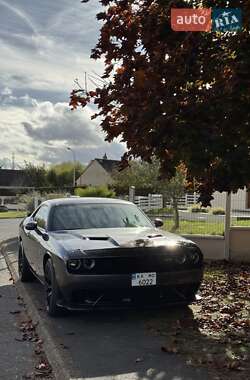 Купе Dodge Challenger 2016 в Львові