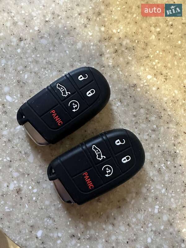 Купе Dodge Challenger 2016 в Чернівцях фото 27 Купе Dodge Challenger 2016 в Чернівцях