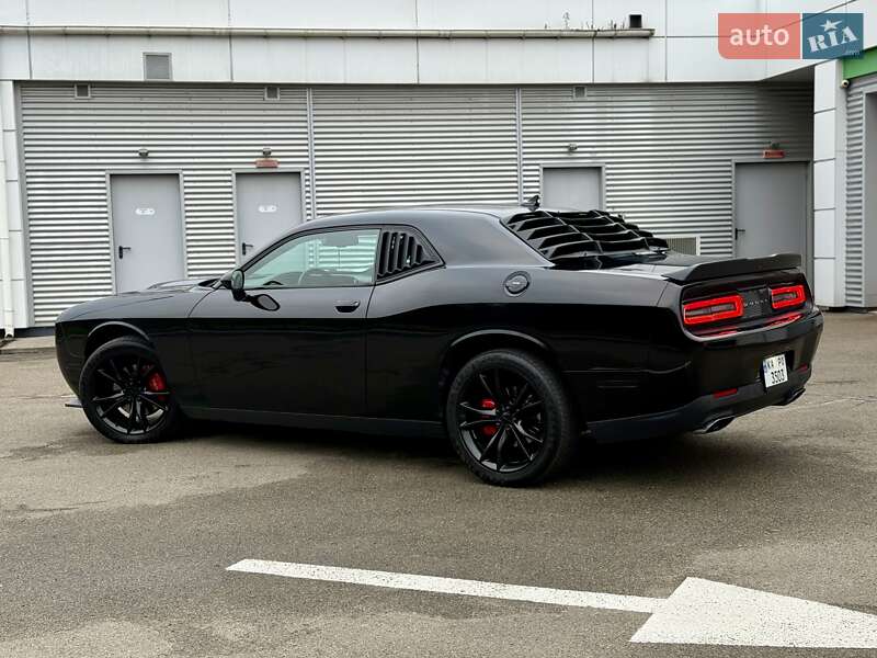 Купе Dodge Challenger 2016 в Киеве