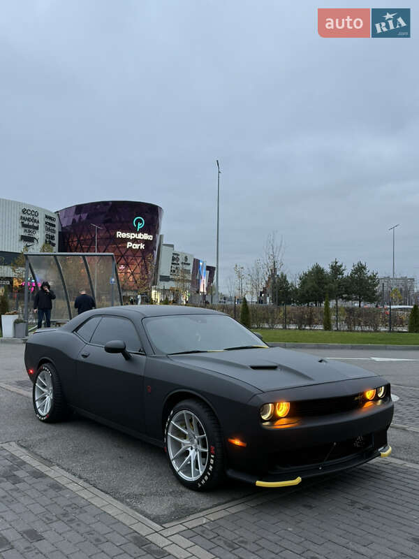 Купе Dodge Challenger 2016 в Киеве