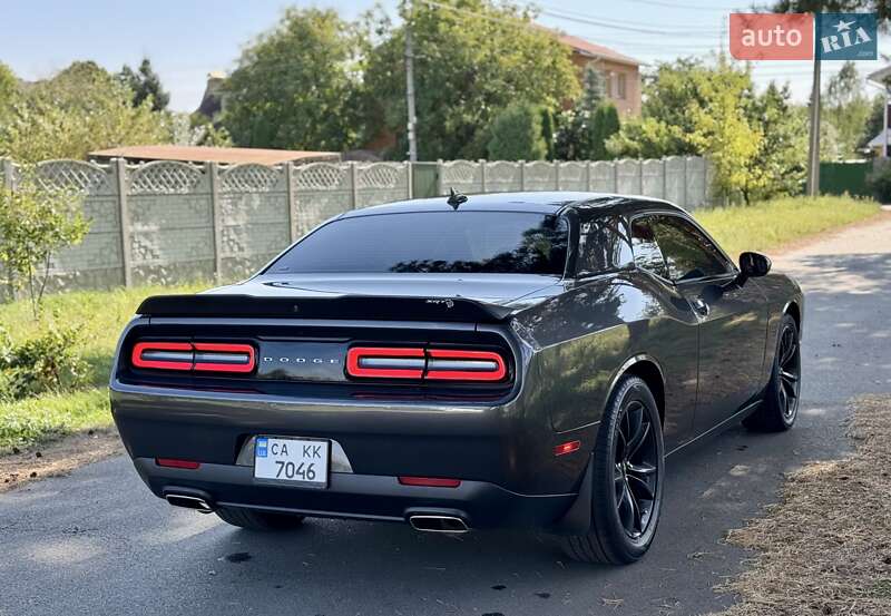 Купе Dodge Challenger 2017 в Киеве