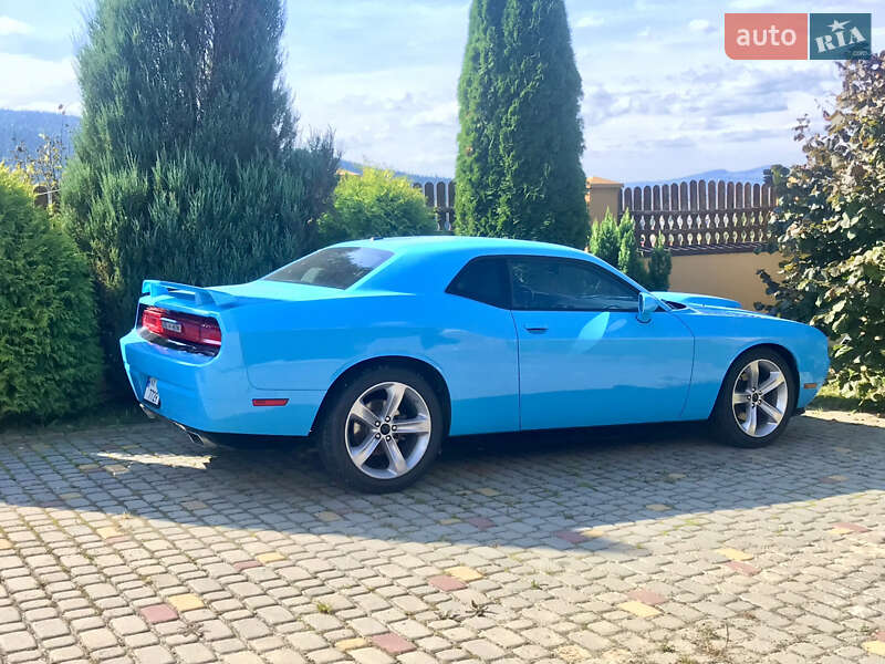 Купе Dodge Challenger 2012 в Львове
