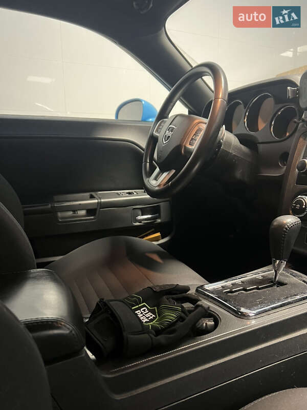 Купе Dodge Challenger 2012 в Львове