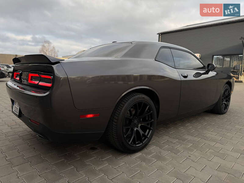 Купе Dodge Challenger 2022 в Вознесенске