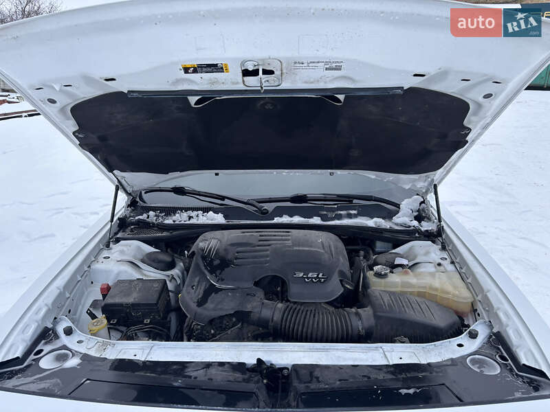 Купе Dodge Challenger 2019 в Буче