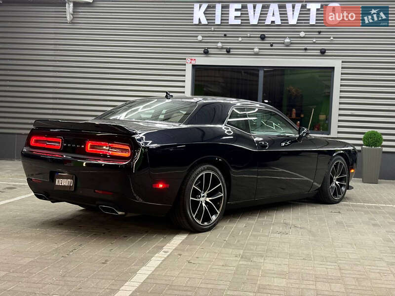 Купе Dodge Challenger 2016 в Киеве фото 7 Купе Dodge Challenger 2016 в Киеве