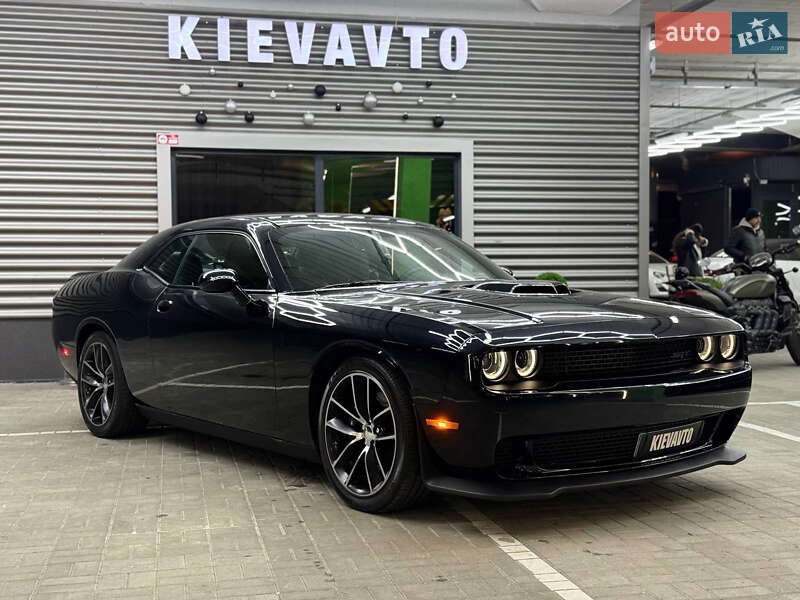 Купе Dodge Challenger 2016 в Киеве фото 3 Купе Dodge Challenger 2016 в Киеве