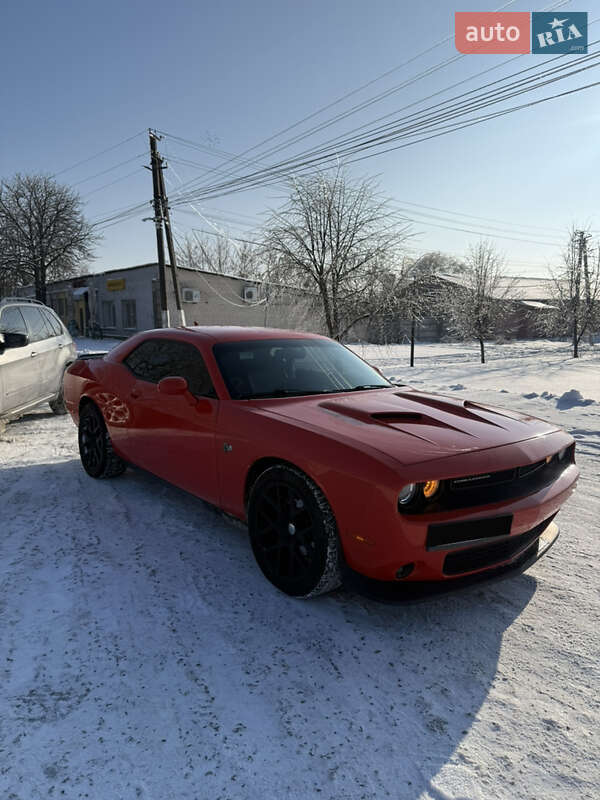 Купе Dodge Challenger 2016 в Киеве фото 5 Купе Dodge Challenger 2016 в Киеве