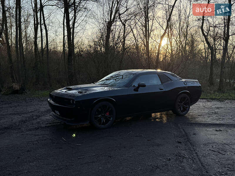 Купе Dodge Challenger 2016 в Киеве фото 5 Купе Dodge Challenger 2016 в Киеве