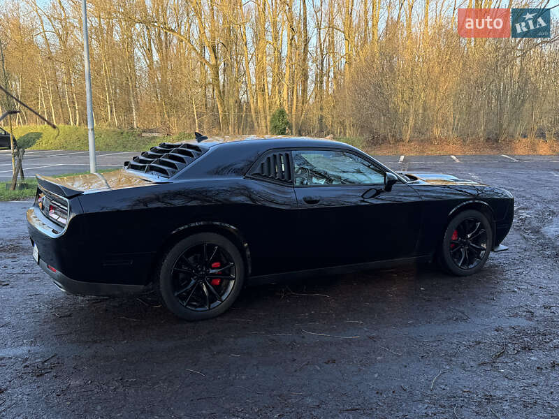 Купе Dodge Challenger 2016 в Киеве фото 10 Купе Dodge Challenger 2016 в Киеве