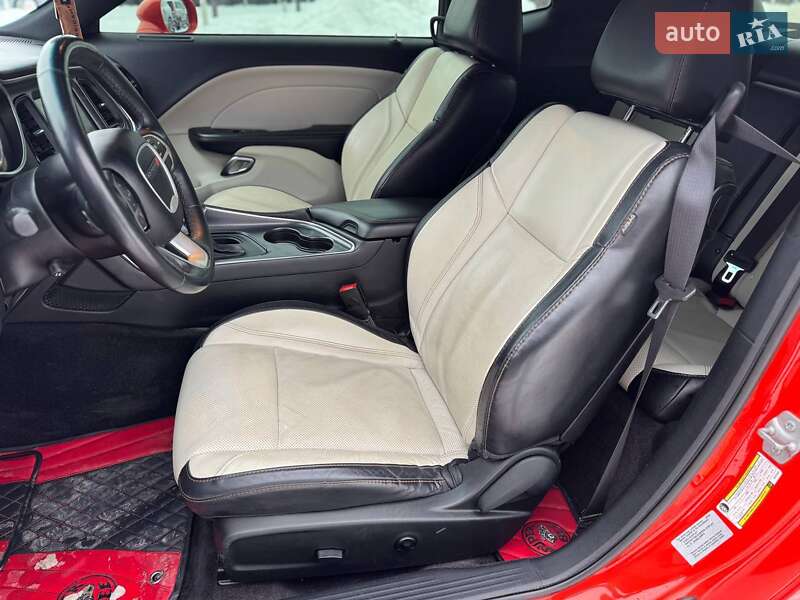 Купе Dodge Challenger 2016 в Киеве фото 10 Купе Dodge Challenger 2016 в Киеве