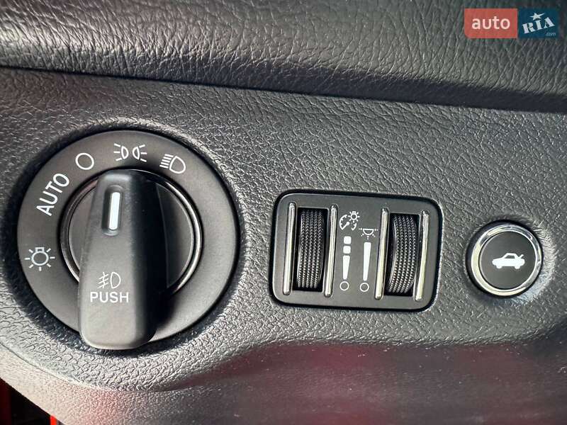 Купе Dodge Challenger 2016 в Киеве фото 15 Купе Dodge Challenger 2016 в Киеве