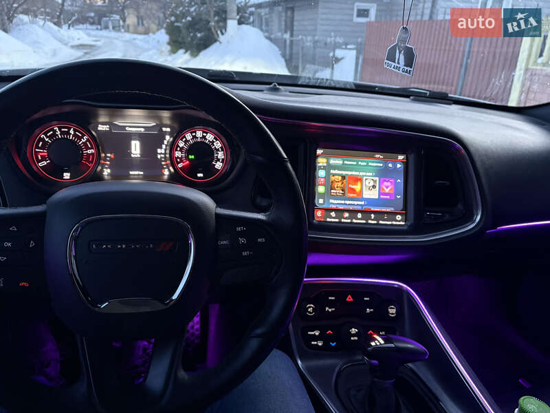 Купе Dodge Challenger 2016 в Рівному