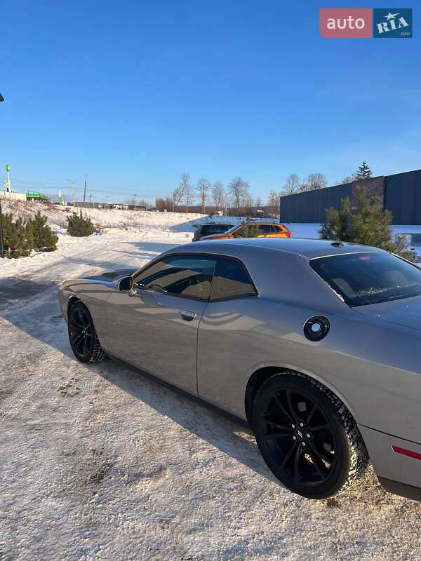 Купе Dodge Challenger 2017 в Хмельницком