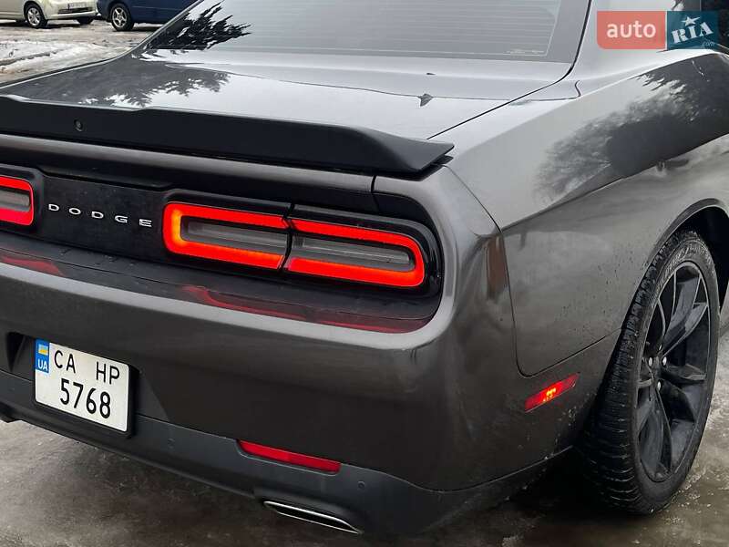 Купе Dodge Challenger 2016 в Киеве