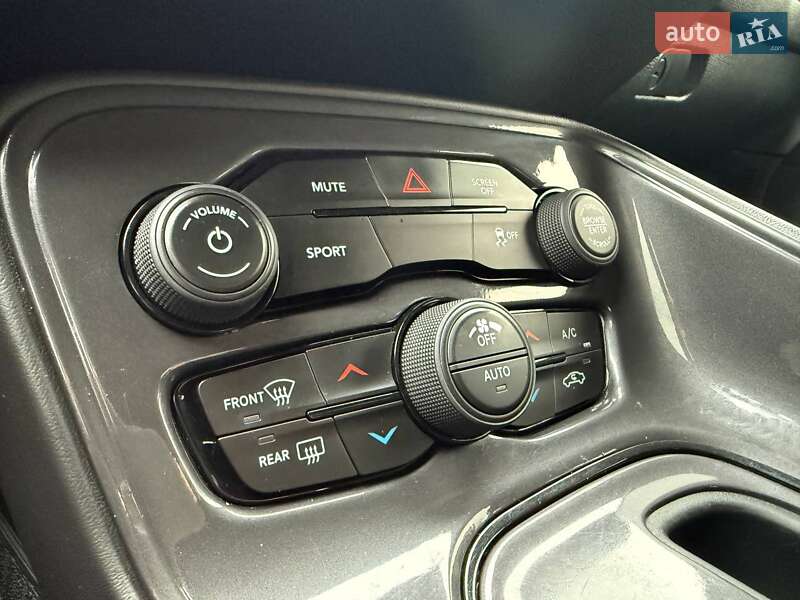 Купе Dodge Challenger 2018 в Дніпрі