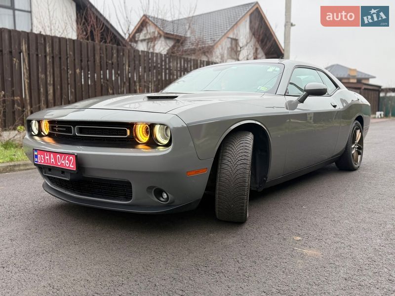 Купе Dodge Challenger 2017 в Киеве