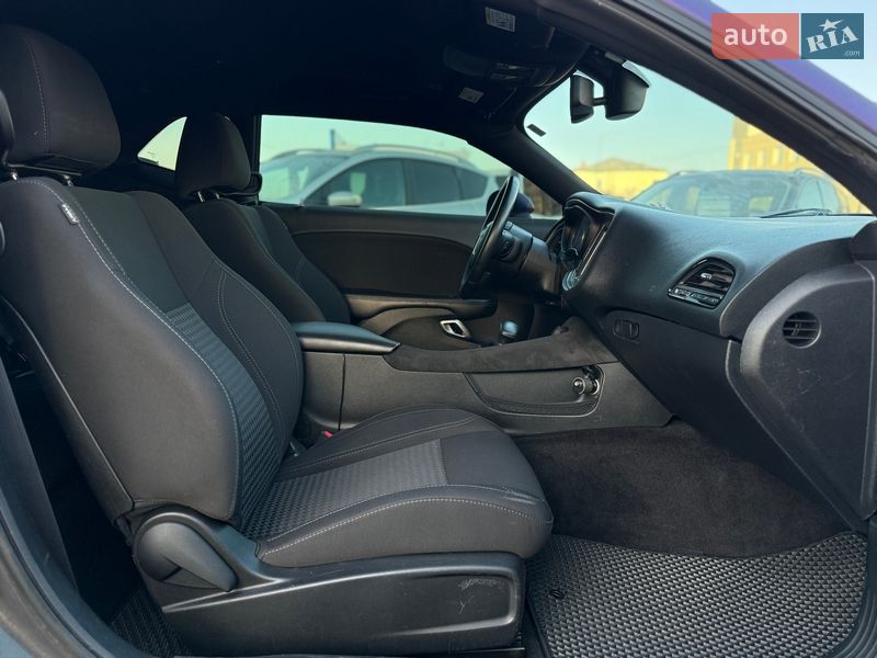 Купе Dodge Challenger 2017 в Киеве фото 13 Купе Dodge Challenger 2017 в Киеве